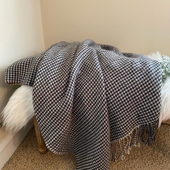 Pottery Barn 2017 Whittaker Throw Blanket - Picture 10 of 10